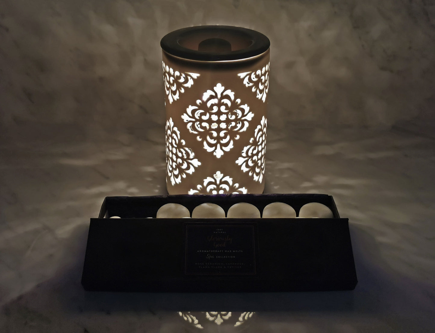 Electric Wax Melt Burner Set with 12 x Natural Aromatherapy Wax Melts