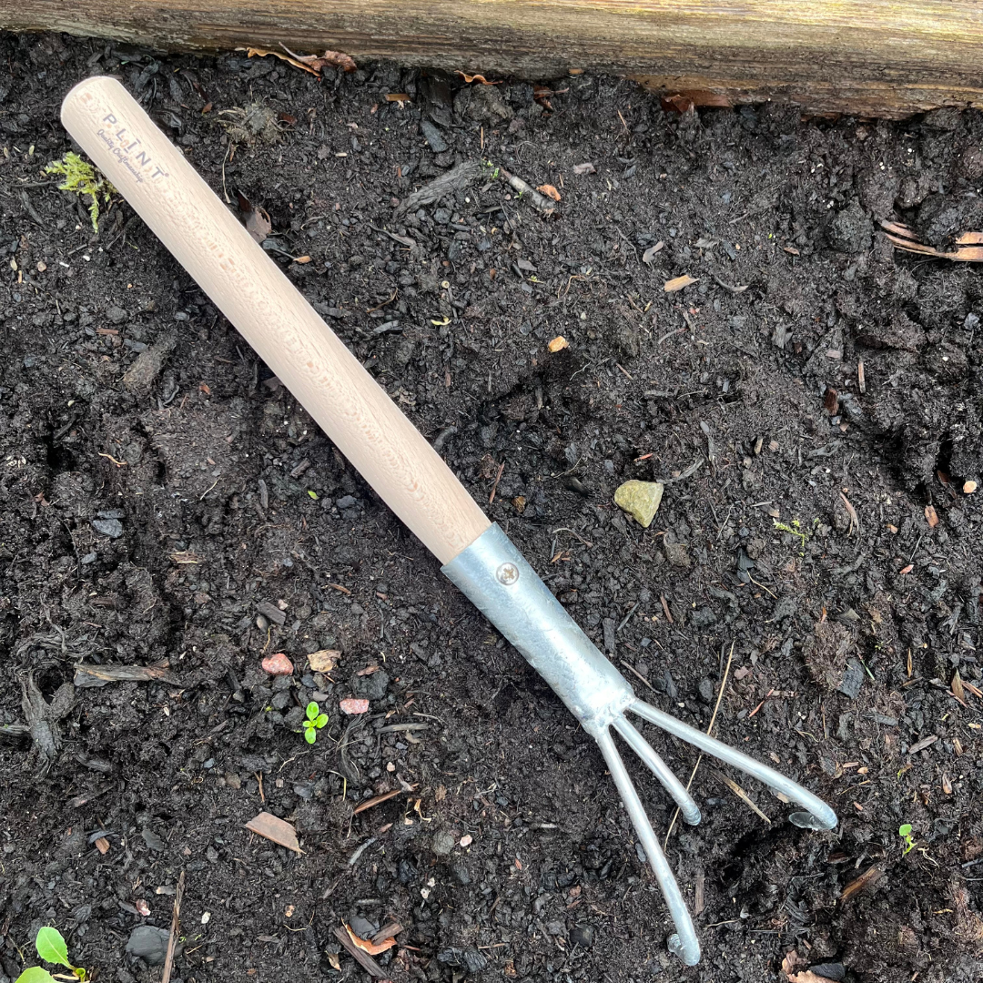 Hand cultivator